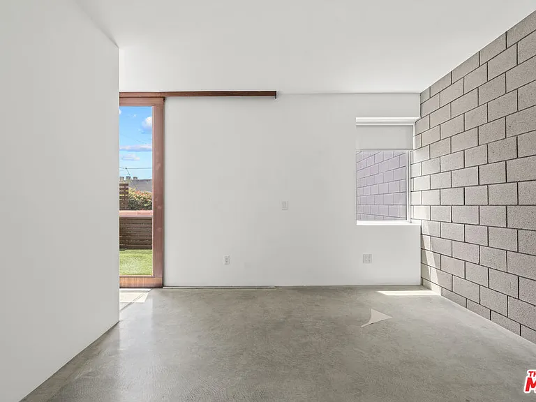 802 Indiana Ave — Photo 16