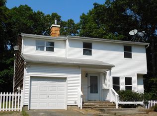 1 Thunderbird Ct, Shoreham, NY 11786