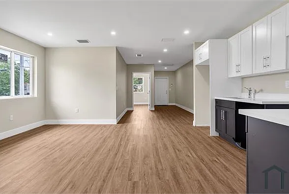 2451 NW 21st St #B — Photo 3