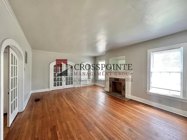 College Ave Triplex — Photo 11