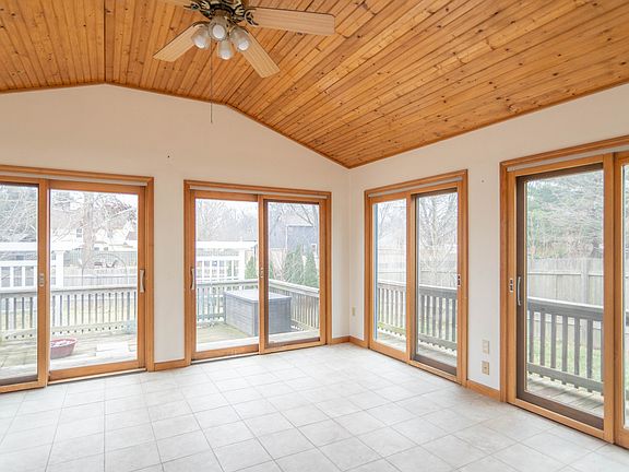 5th image of 9233 Champton Dr