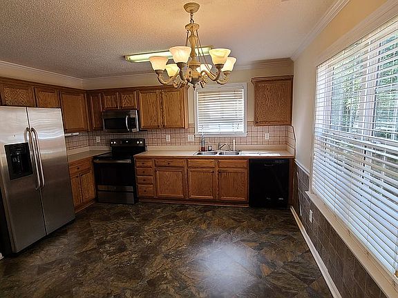 4th image of 48 Steeplechase Dr