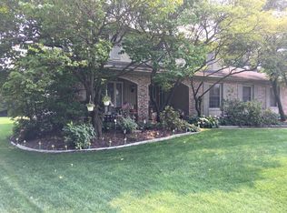 33407 Vargo Dr, Livonia, MI 48152