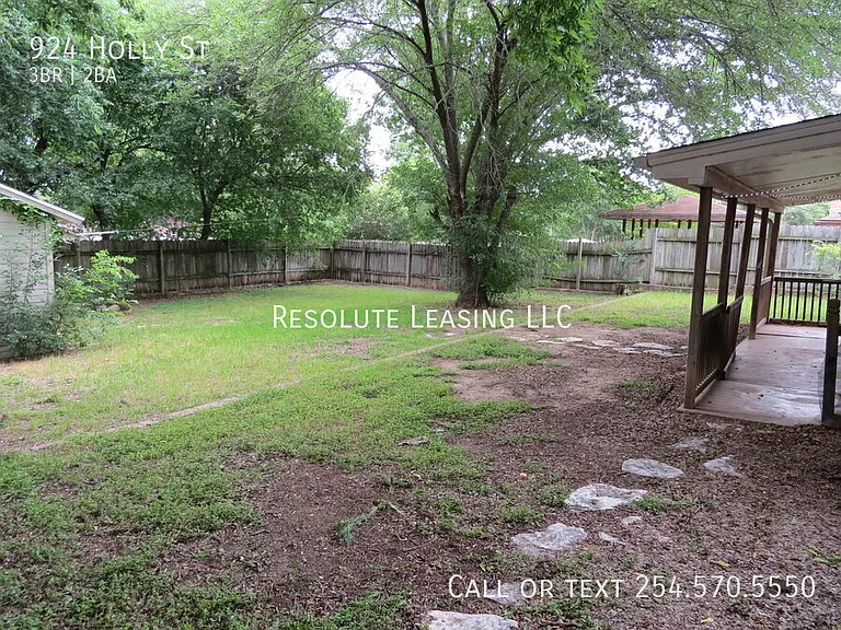 924 Holly St — Photo 25