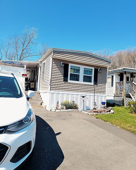 1st image of 136 Thunderbird Dr