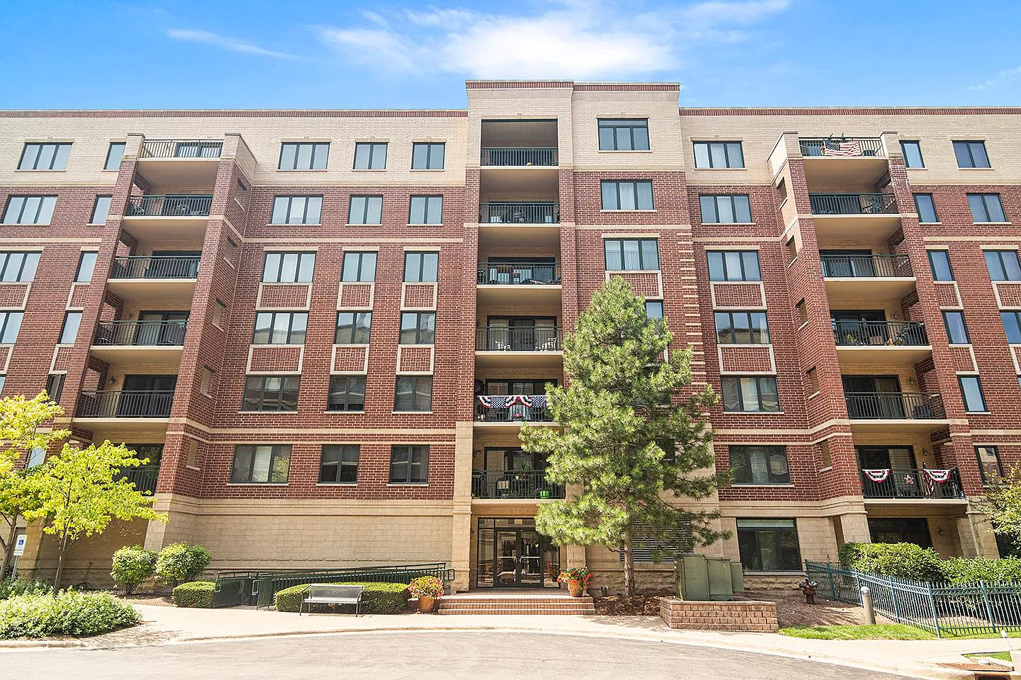 2 bed, 1200 sqft, $2,800 — Photo 2