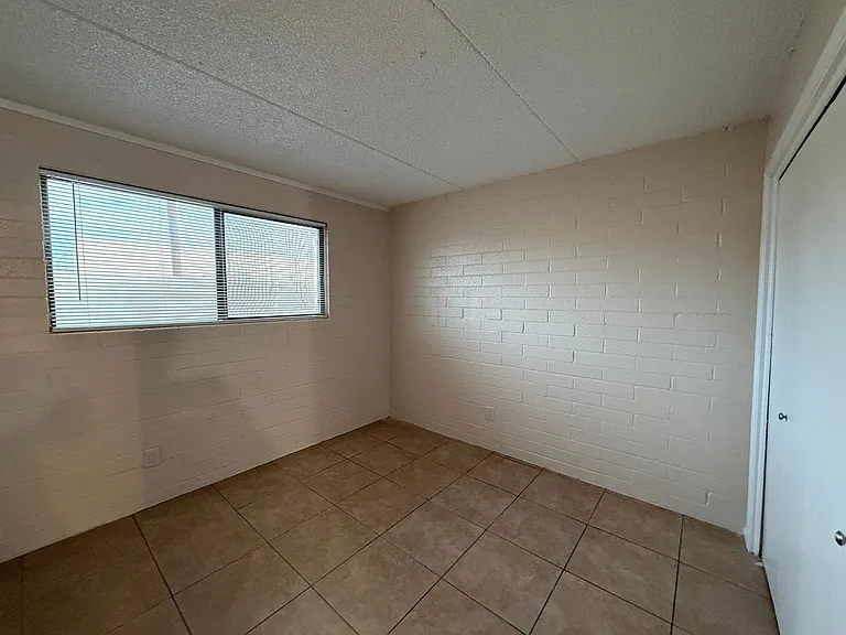 809 E Vogel Ave — Photo 8