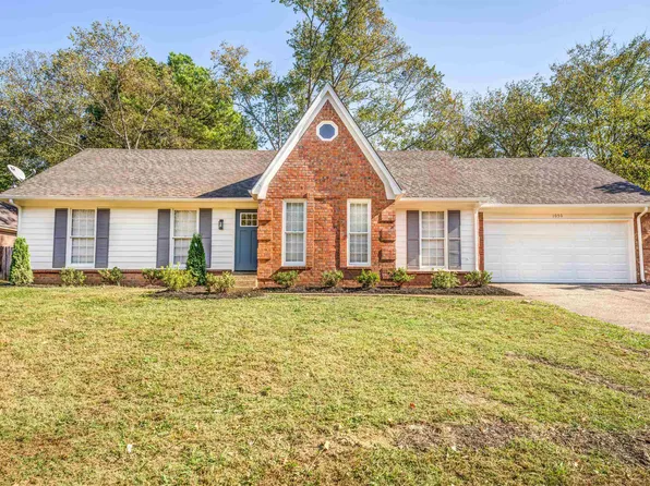 1050 Boones Hollow Dr, Cordova, TN 38018