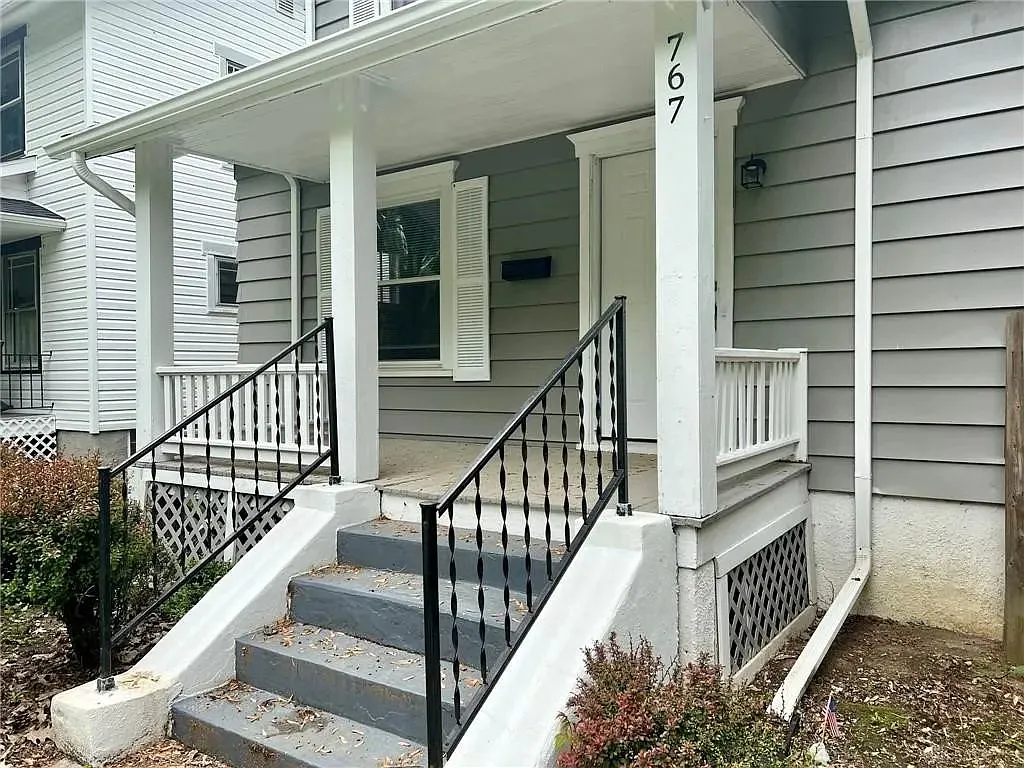 2 bed, 1.0 bath, 1044 sqft, $1,157 — Photo 2