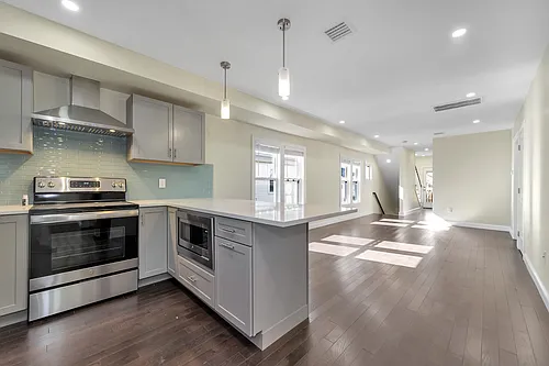 43 Wright Ave Photo 1
