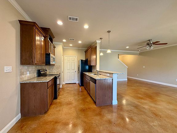 5th image of 2915 Savannah Ct