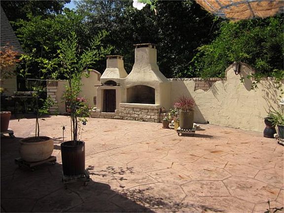 Backyard Paradise. Great for Entertaining!