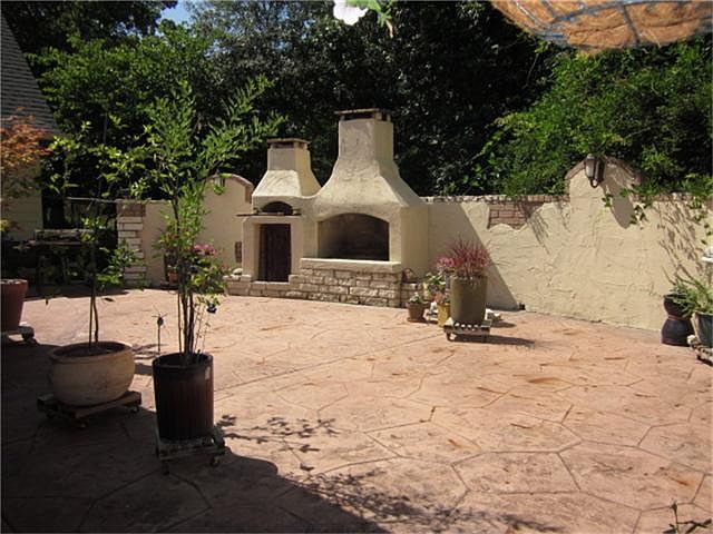 Backyard Paradise. Great for Entertaining!