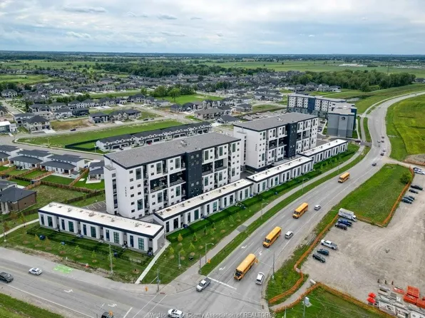 4300 Laurier Pkwy #215, Lasalle, ON N9J 0B4