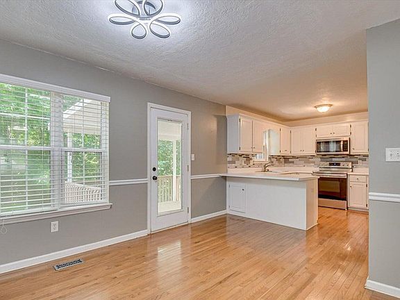 5th image of 323 Crawford Mill Lane