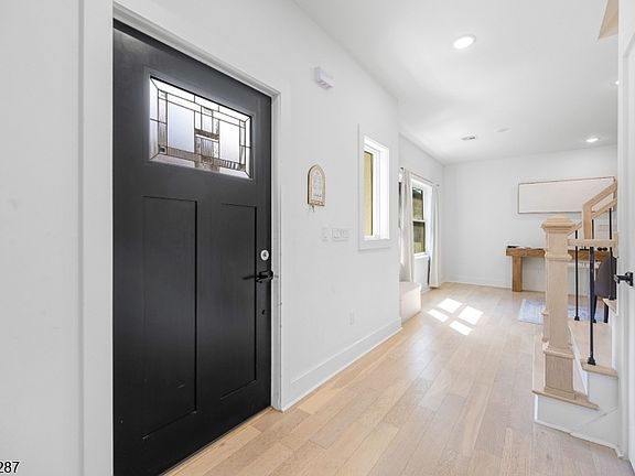 4th image of 203 Queen Anne Rd