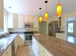 2202 Milburn Ln, Reston, VA 20191