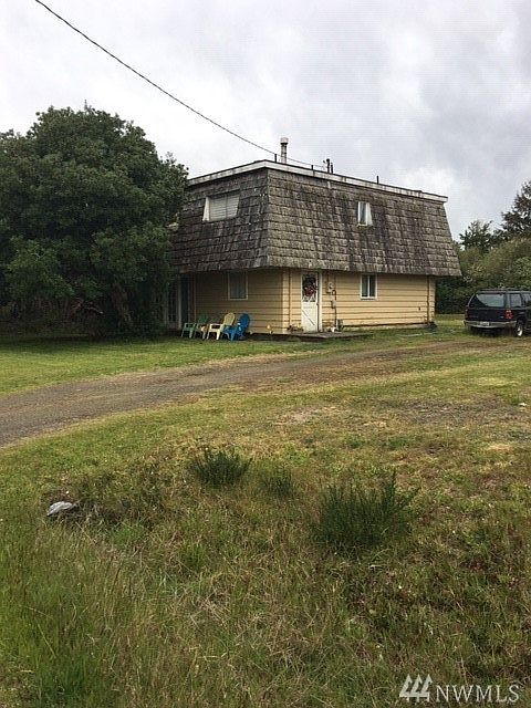 1st image of 961 Tonquin Ave SW