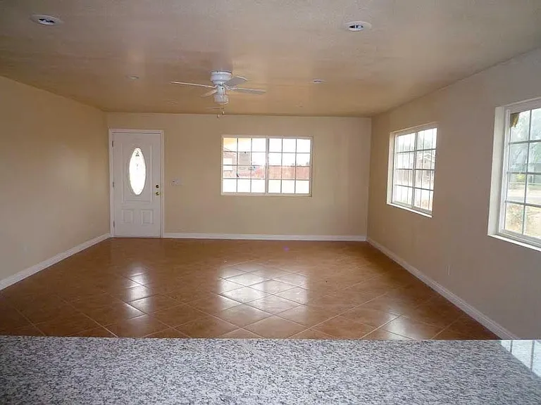 10600 Sheridan St — Photo 6