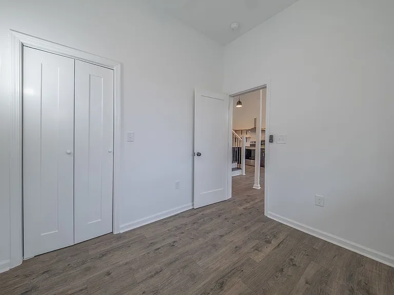 824 Chandler Ave — Photo 10