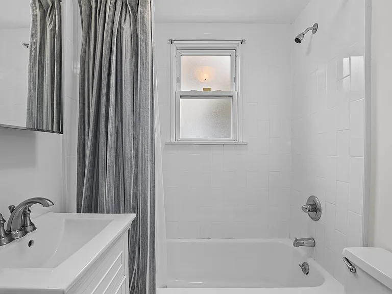 216 S Poe St — Photo 13