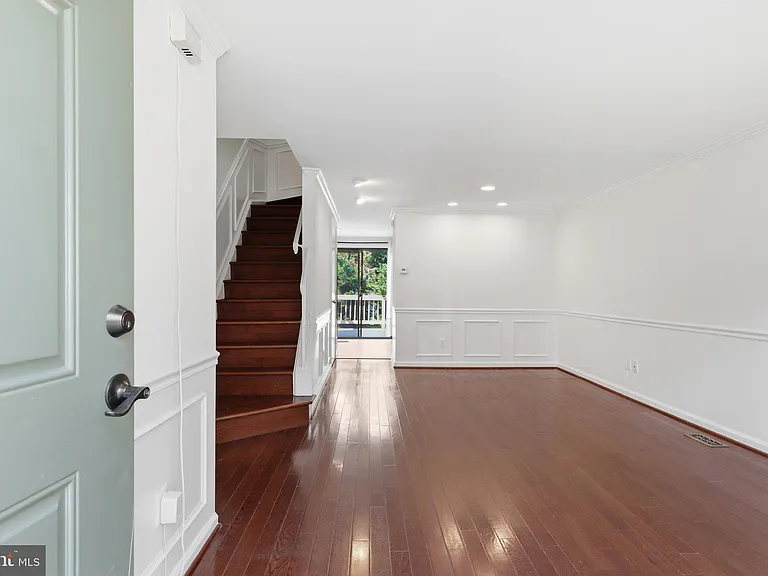 9504 Dunbrook Ct — Photo 3