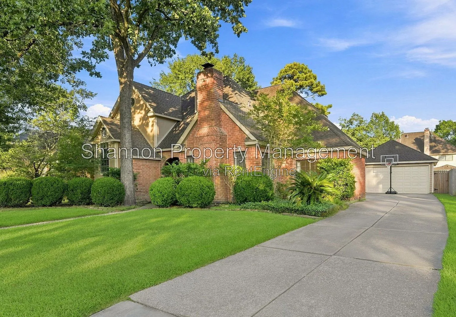 4 bed, 2.5 bath, 3500 sqft, $3,400 — Photo 2