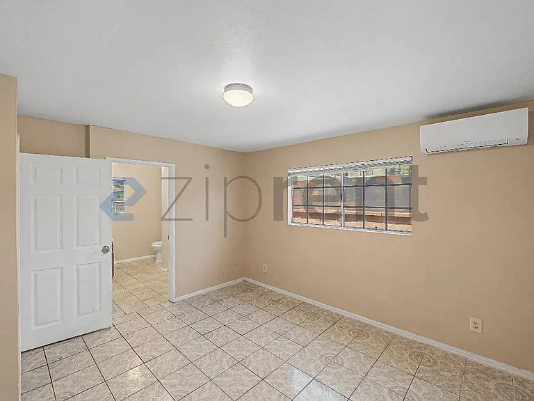 4417 Deland Ave — Photo 16