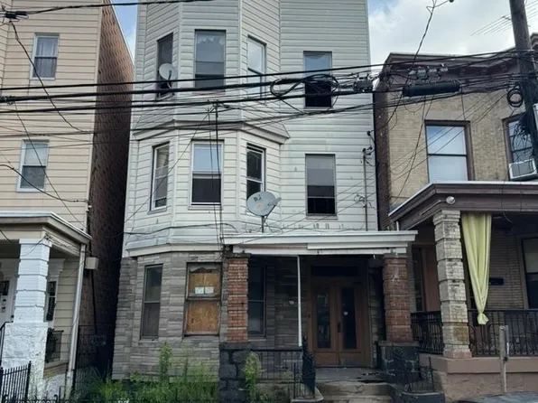 218 Maple Street image 1 of 7