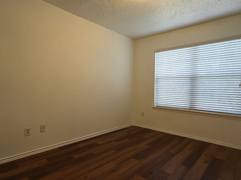 2032 Fox Glen Dr — Photo 12