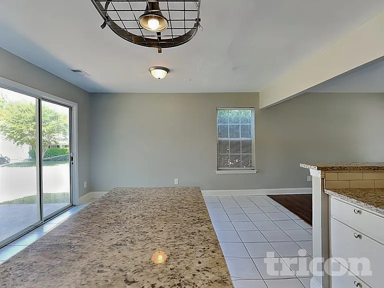 106 Newbury Dr — Photo 6