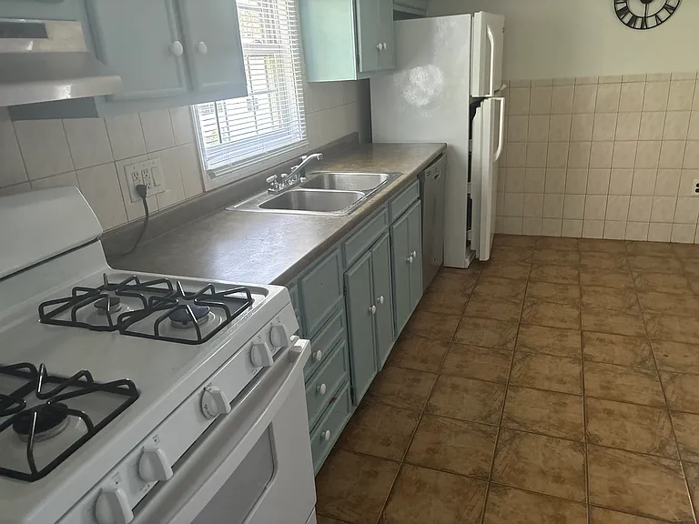 29 Brewer Ave — Photo 17
