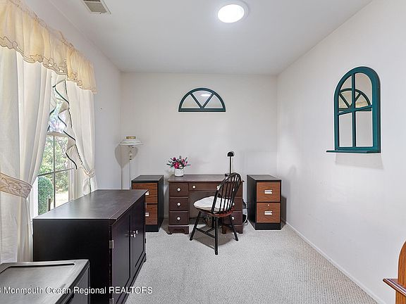 3rd image of 415 Lily Court