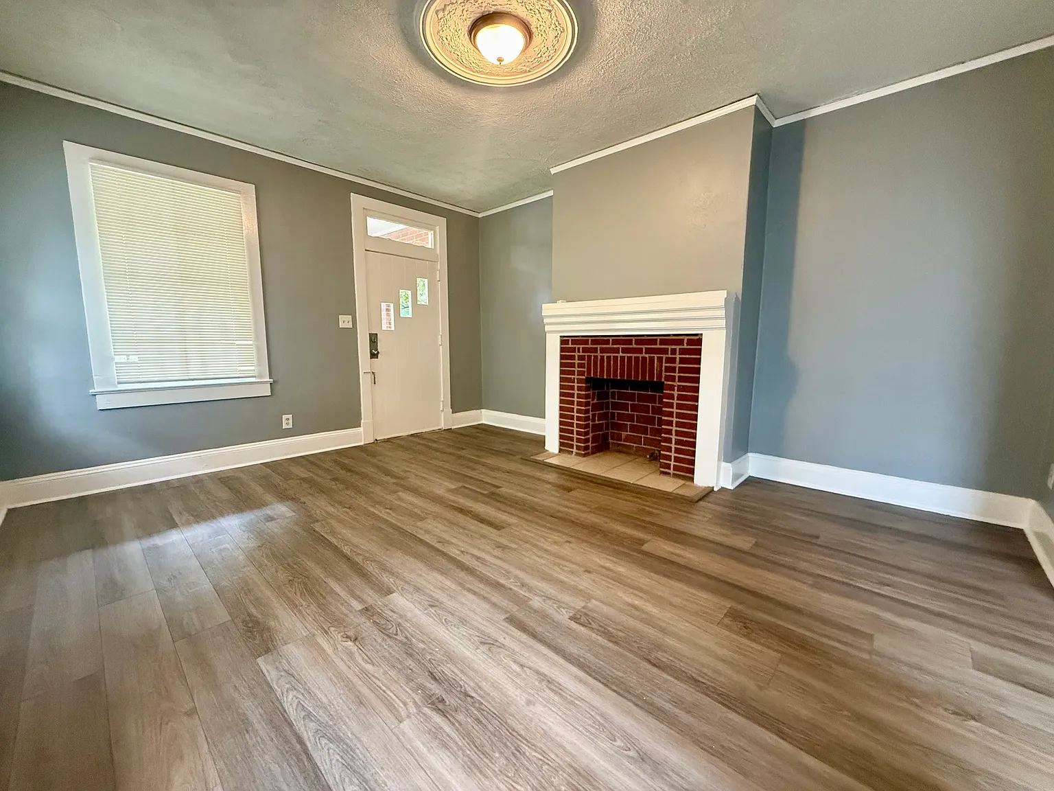 2 bed, 1000 sqft, $825 — Photo 2