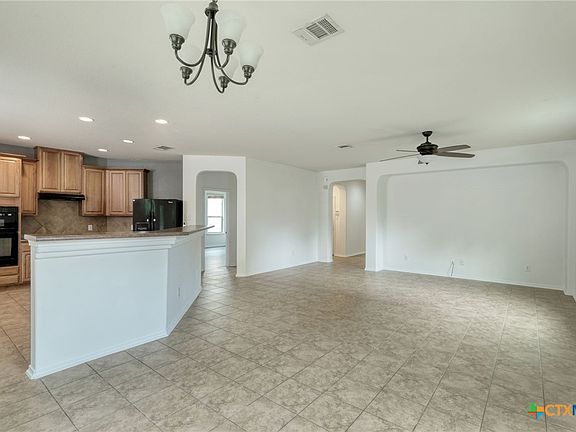 5th image of 1121 Hyde Park Dr