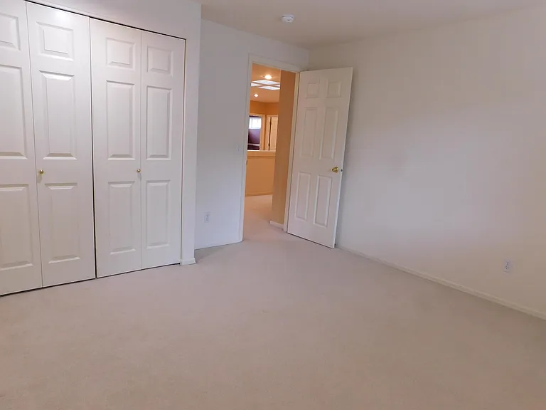 22934 SE 25th Pl — Photo 20