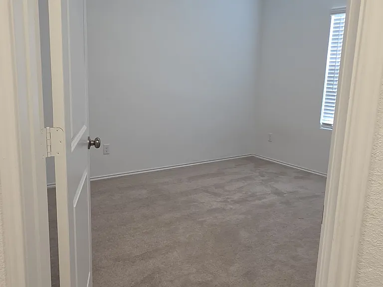 1261 Aquilla Dr — Photo 4