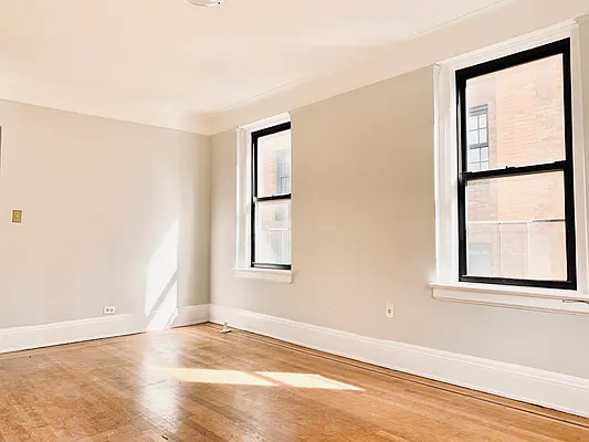 Rented by Arwell Realty | media 10