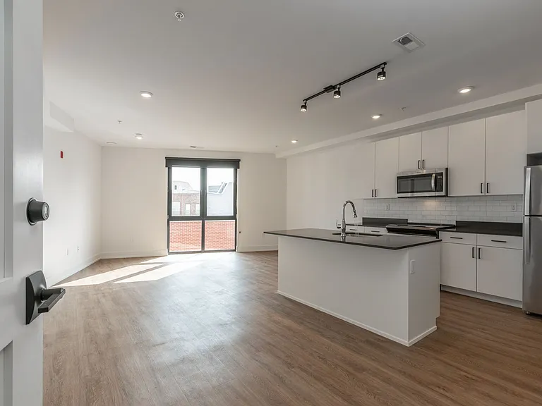 1519 Ridge Ave #502 — Photo 4