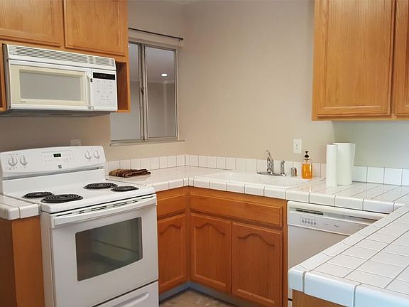 3rd image of 521 Chinook Ln