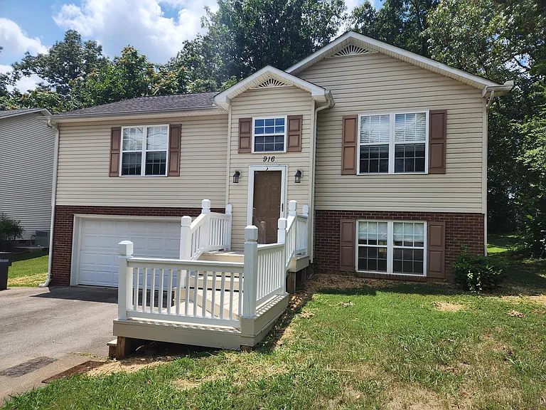 916 Bill Smith Rd — Photo 1