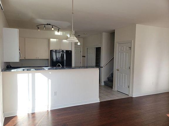 3rd image of 1550 N Warren Ave APT 307