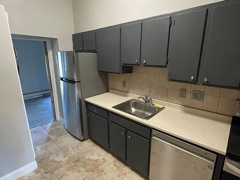 Kitchen
SS Refrigerator & SS Dishwasher