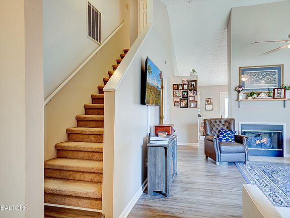 3rd image of 3257 Kingsmore Dr