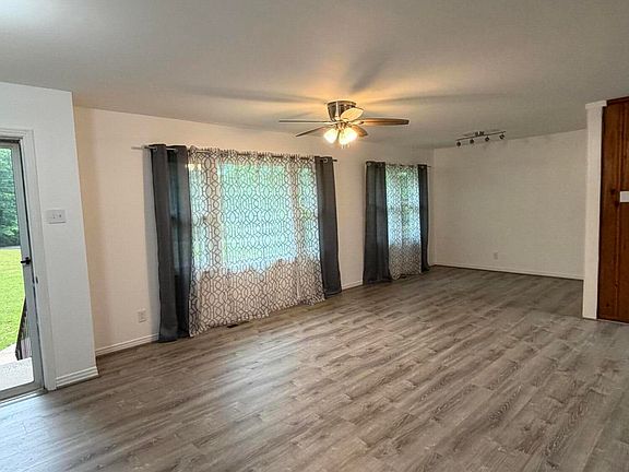 4th image of 1672 Scott Rd