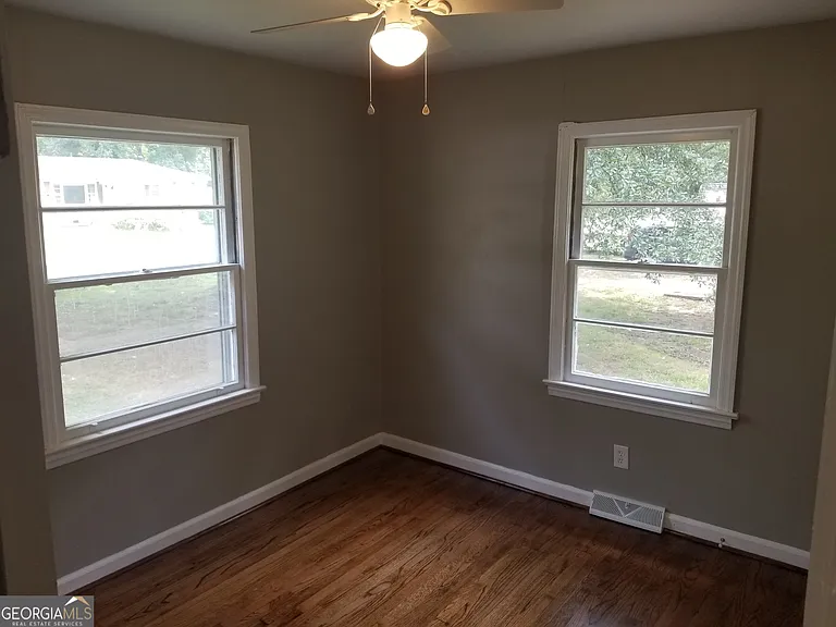 16 Rooney Rd SW — Photo 14