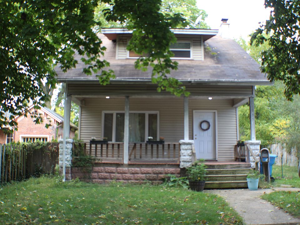 2nd image of 105 Moccasin St