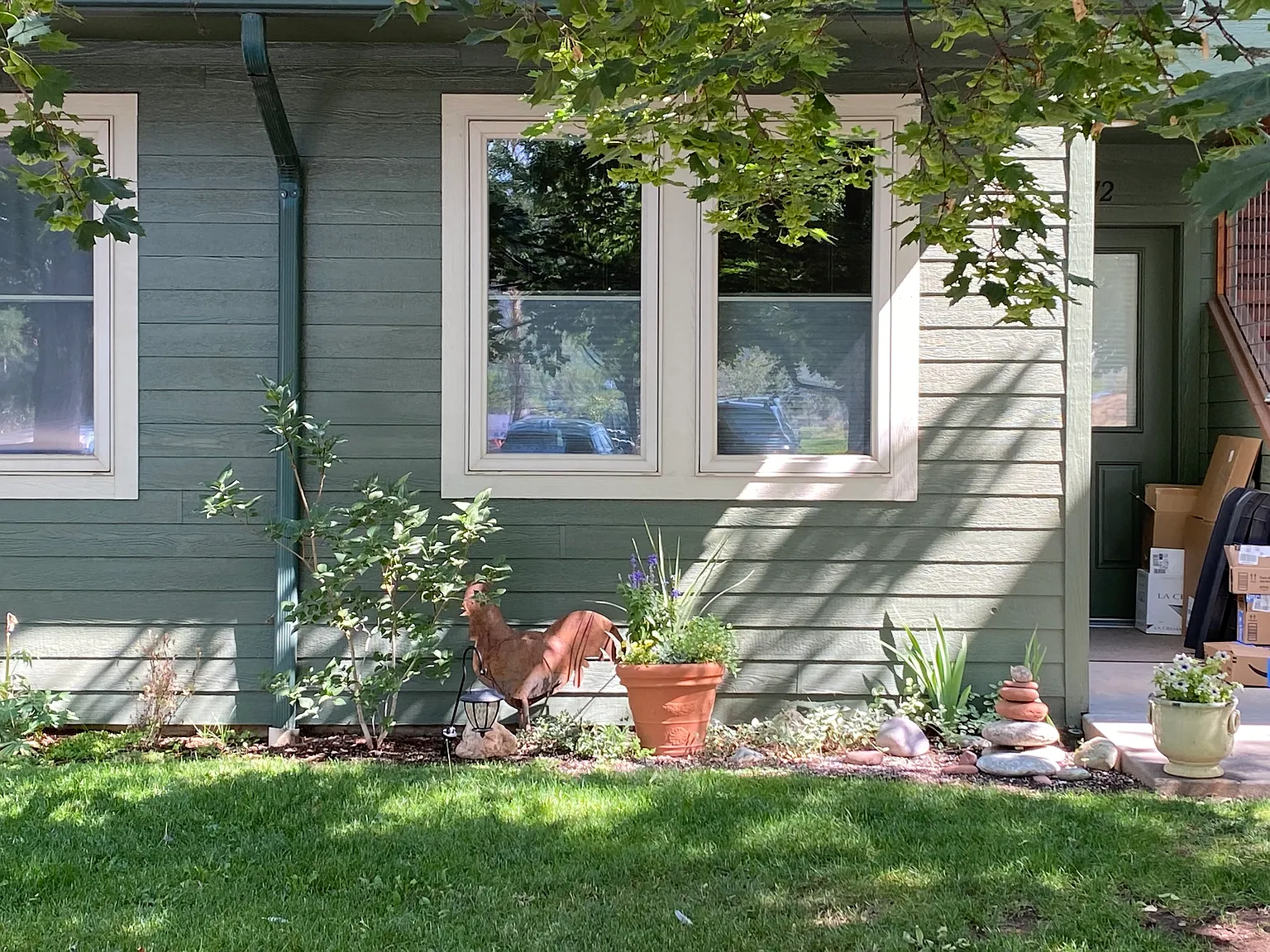 512 Lakeside Dr — Photo 2