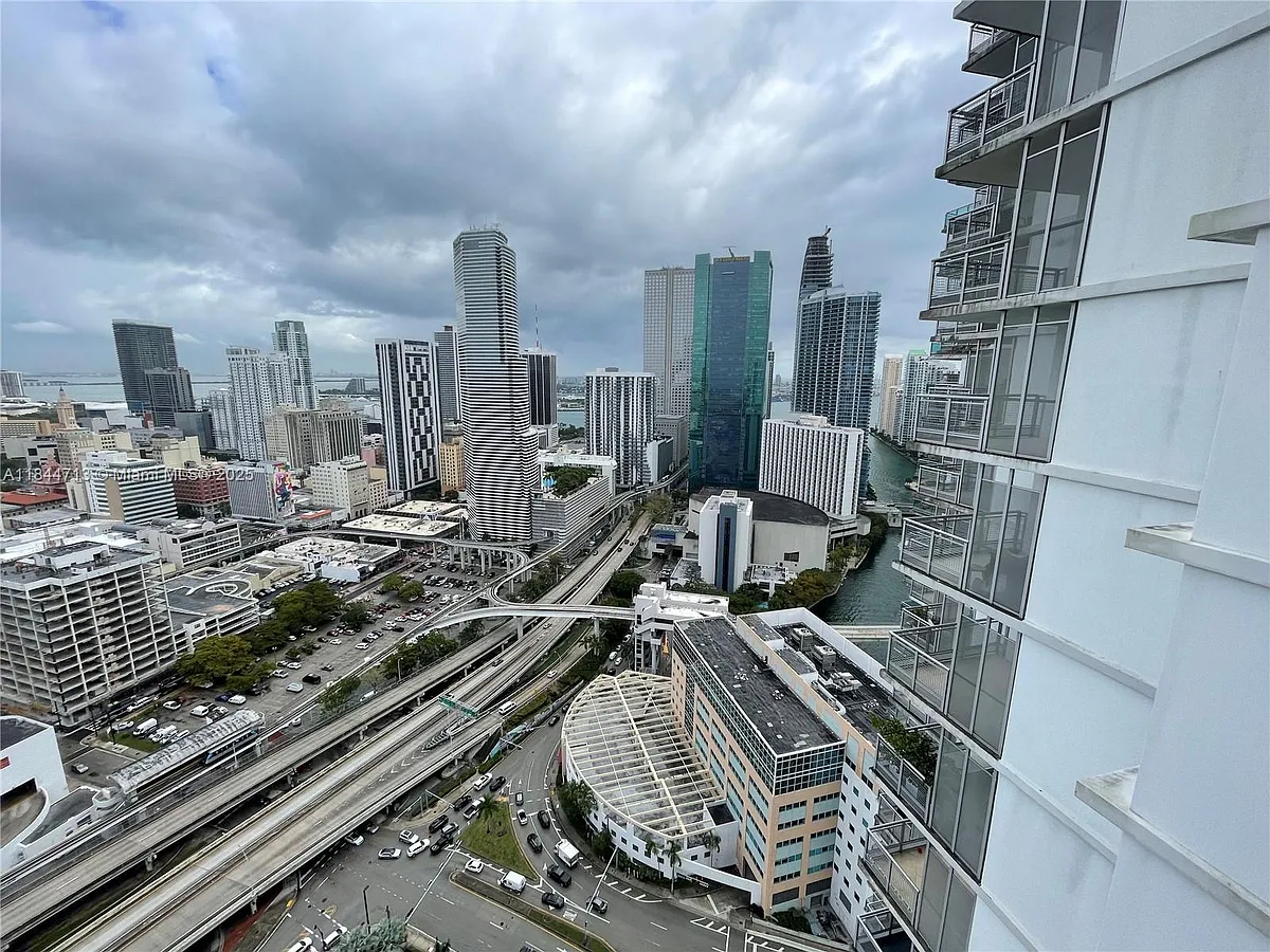 Building Photo - 350 S Miami Ave #3709