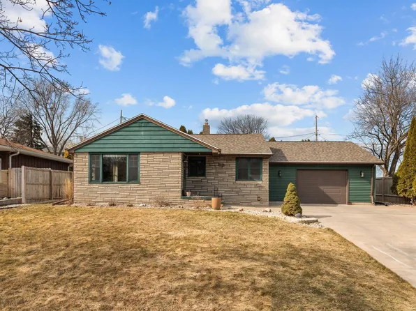 406 Elm St, Combined Locks, WI 54113